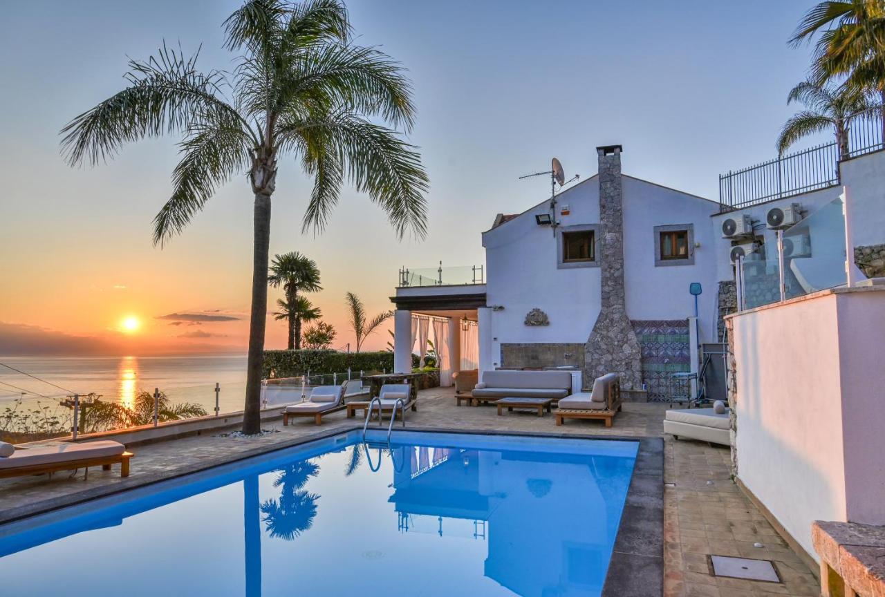 Luxury Taorum Villa With Spectacular Sea Views In Таорміна Екстер'єр фото