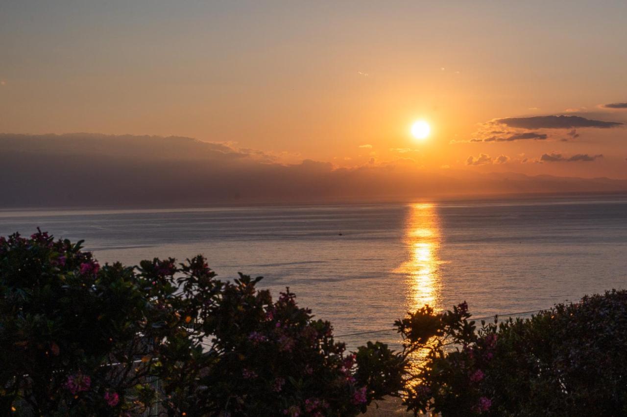 Luxury Taorum Villa With Spectacular Sea Views In Таорміна Екстер'єр фото