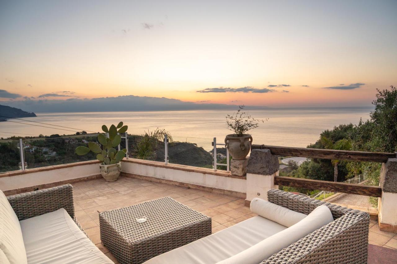 Luxury Taorum Villa With Spectacular Sea Views In Таорміна Екстер'єр фото