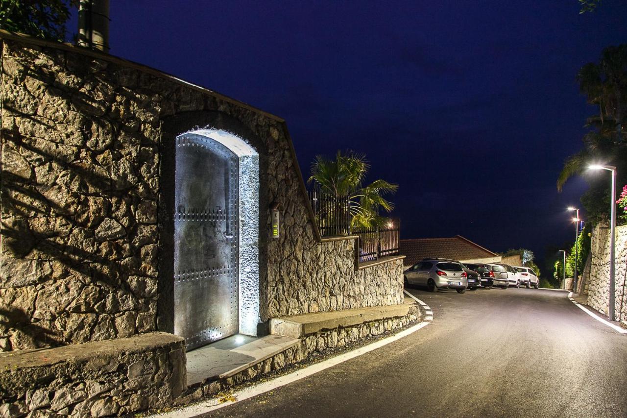 Luxury Taorum Villa With Spectacular Sea Views In Таорміна Екстер'єр фото