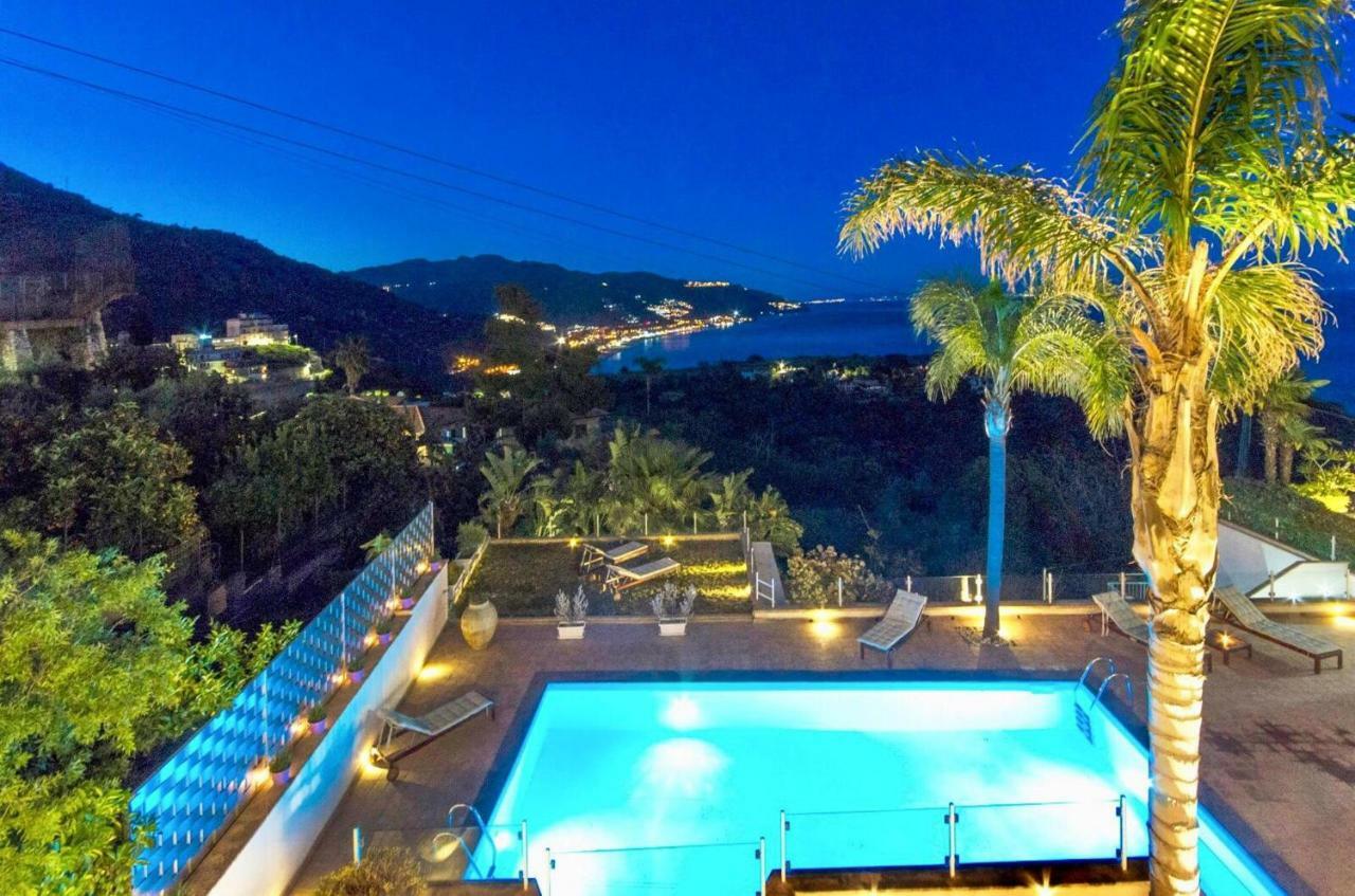 Luxury Taorum Villa With Spectacular Sea Views In Таорміна Екстер'єр фото
