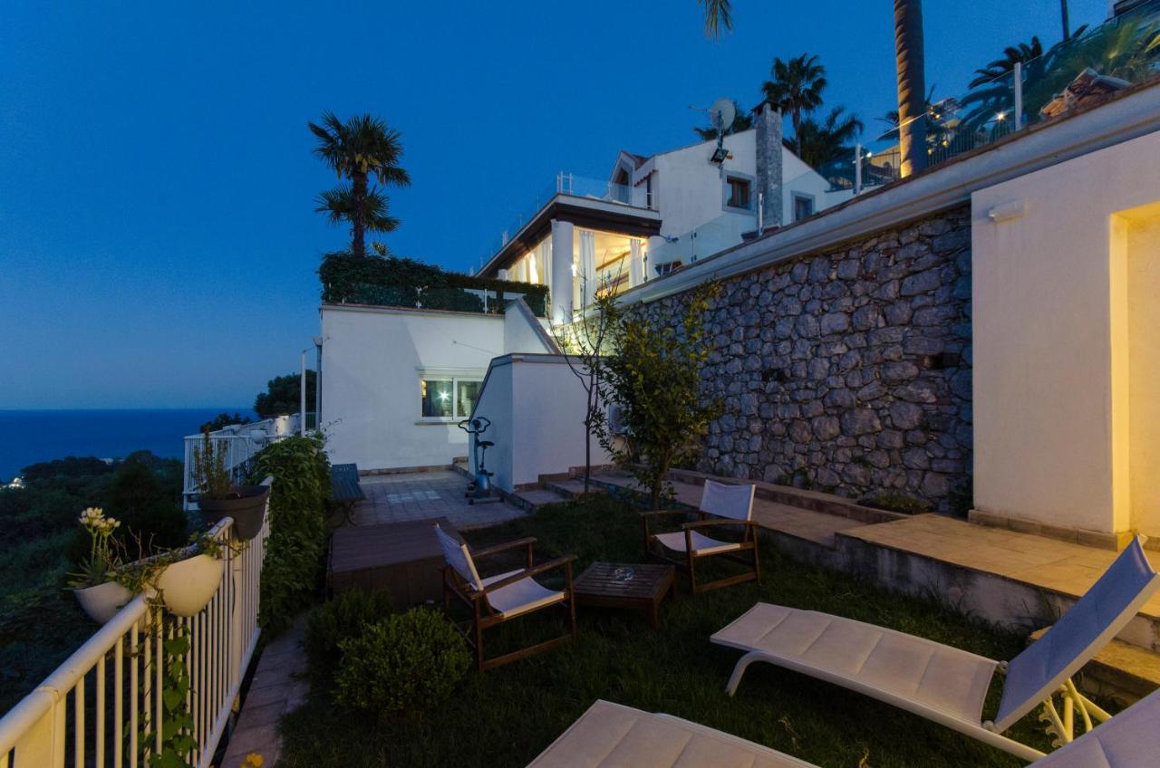 Luxury Taorum Villa With Spectacular Sea Views In Таорміна Номер фото